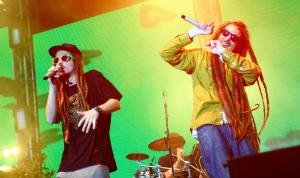 Kapela Medial Banana vyráža na narodeninovú Earthstrong Tour 2015