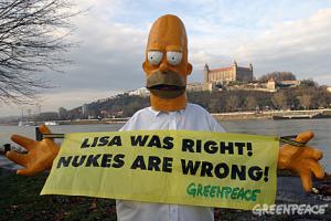 Homera Simpsona na jadrové fórum nepustili